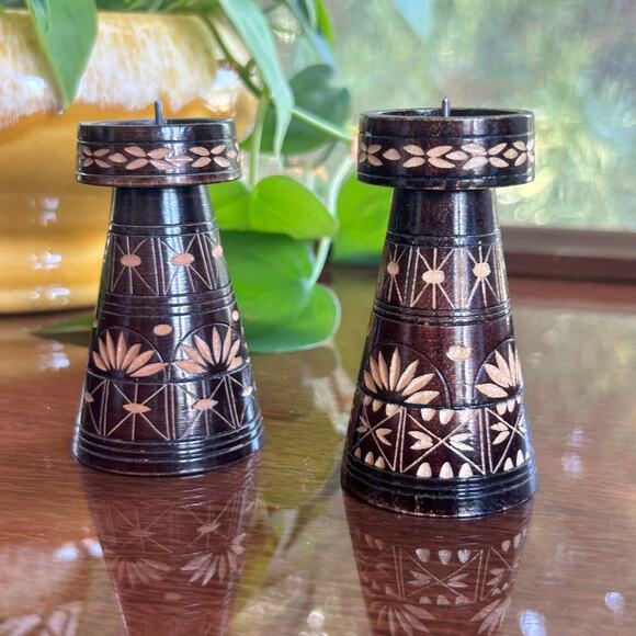 Vintage Hand-Carved Indian Wood Candle Holders – Pair with Floral Inlay Design - Picture 2 of 11